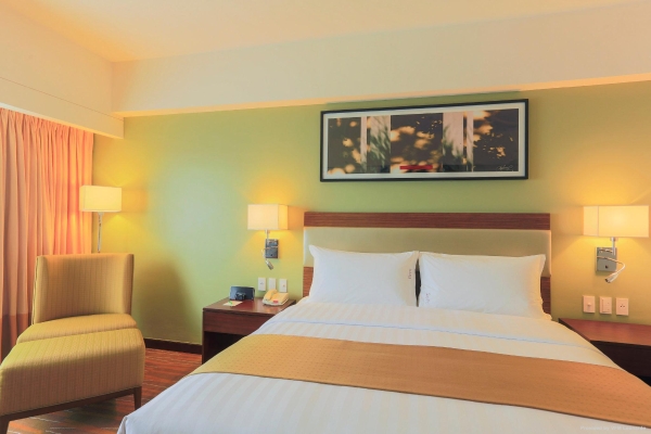 Holiday Inn & Suites MAKATI (Makati City)